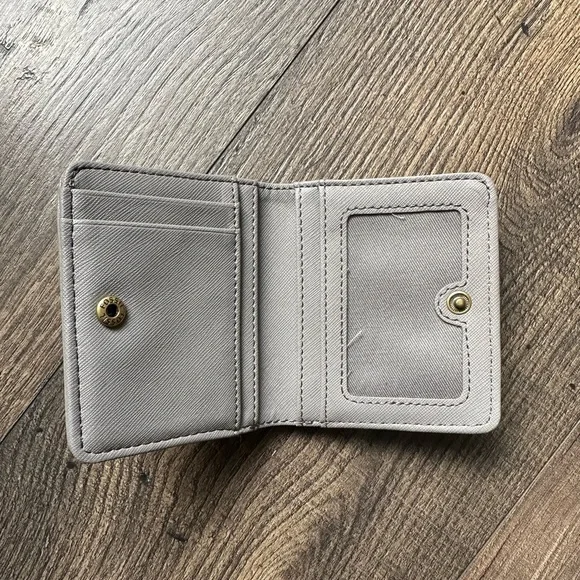 MADISON Fossil Leather Bifold Small ID Wallet - Picture 3 of 4